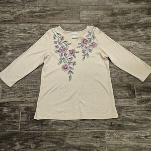 Alfred Dunner Women's Cream Top with Silver Accents And Embroidery Flowers Sz S